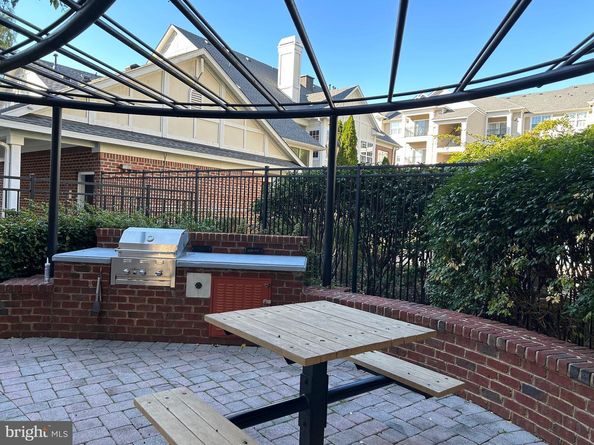 12933 Centre Park Circle 305, Herndon VA 20171