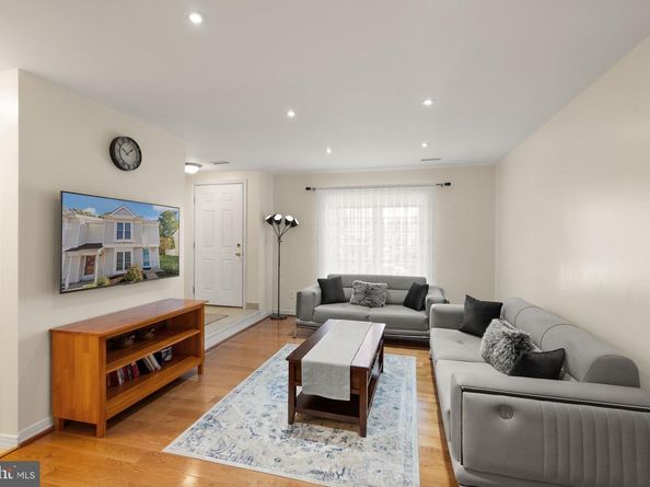 346 Lancaster Square, Sterling VA 20164