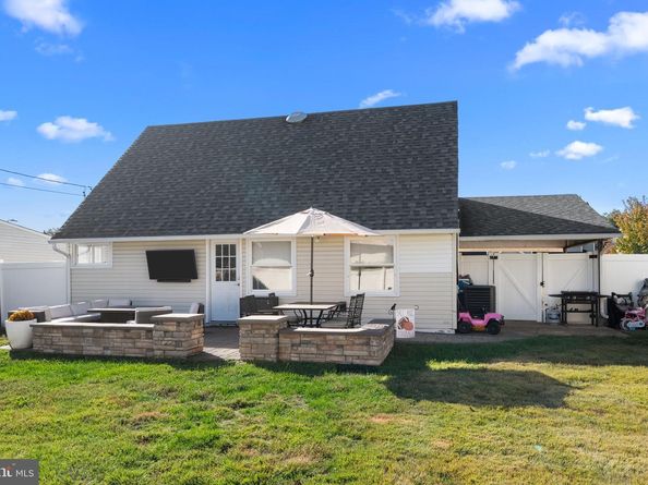 50 Neptune Lane, Levittown PA 19054