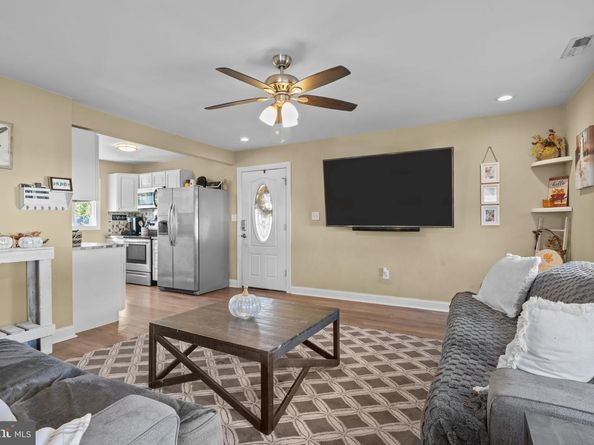 50 Neptune Lane, Levittown PA 19054