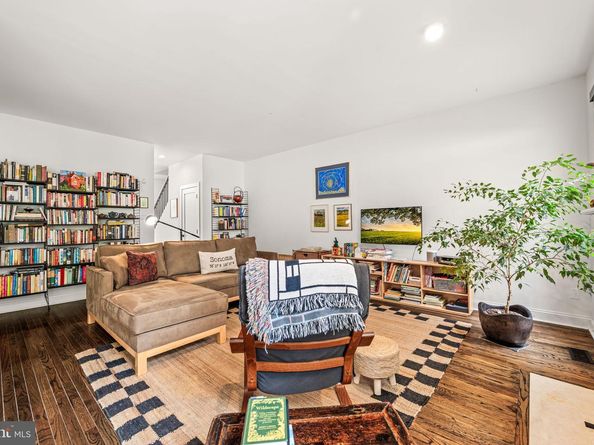 102 Dundee Mills Lane, Wallingford PA 19086