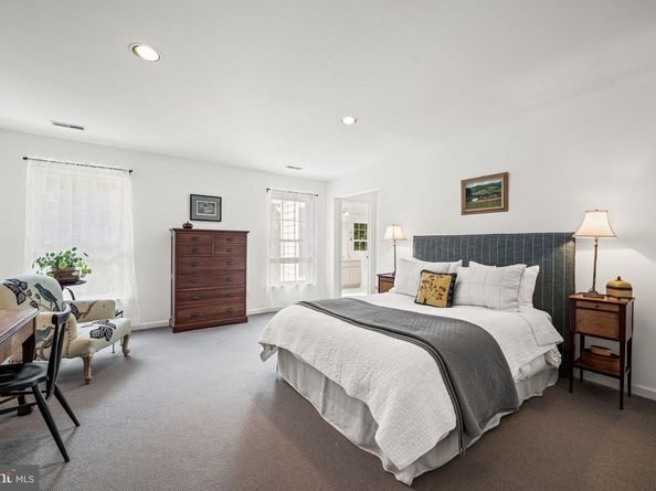 102 Dundee Mills Lane, Wallingford PA 19086