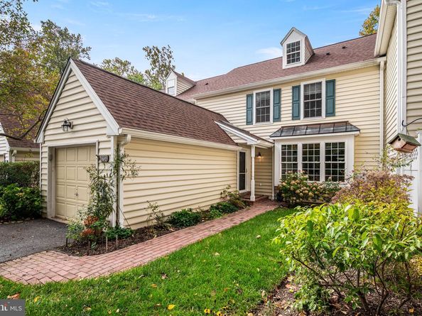 102 Dundee Mills Lane, Wallingford PA 19086