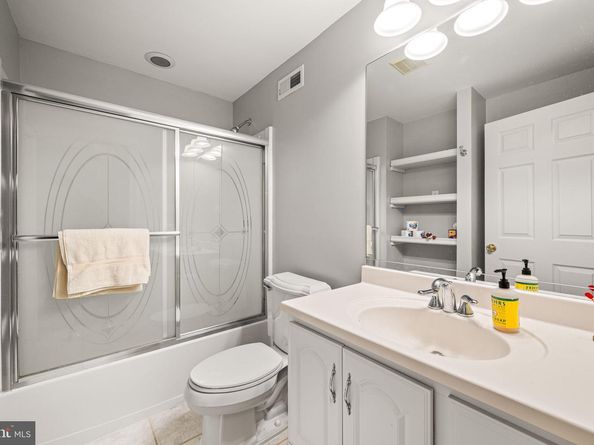 102 Dundee Mills Lane, Wallingford PA 19086