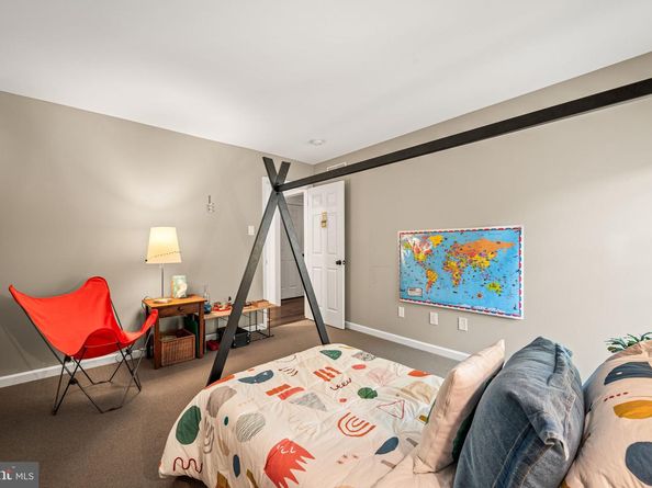 102 Dundee Mills Lane, Wallingford PA 19086