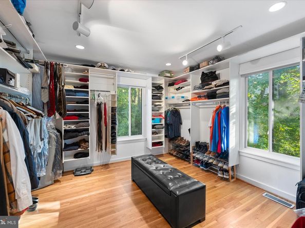6952 Duncraig Court, Mclean VA 22101