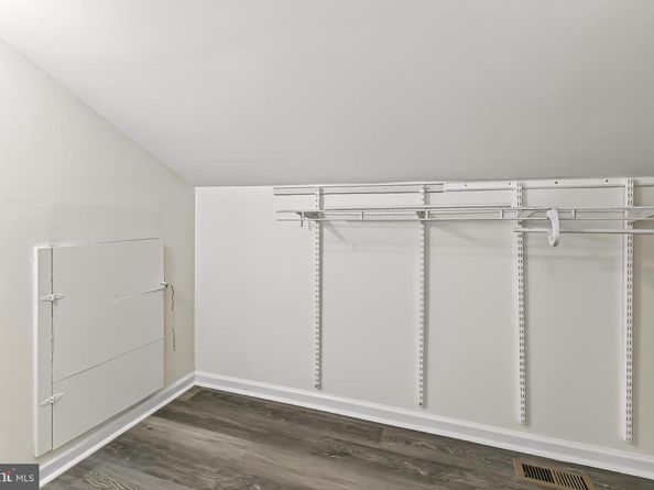 229 W Meadowland Lane, Sterling VA 20164