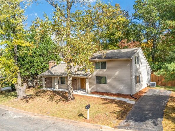229 W Meadowland Lane, Sterling VA 20164