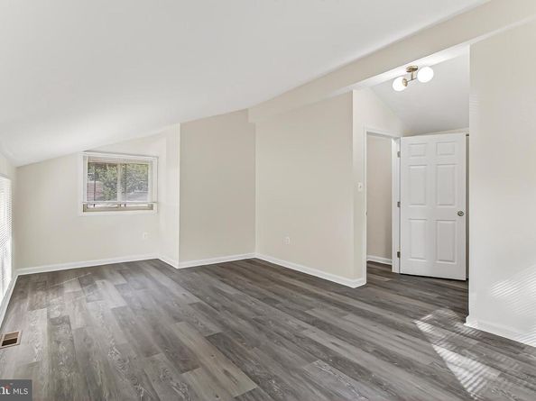 229 W Meadowland Lane, Sterling VA 20164