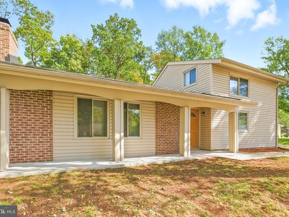 229 W Meadowland Lane, Sterling VA 20164