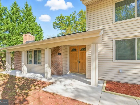 229 W Meadowland Lane, Sterling VA 20164