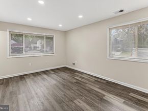 229 W Meadowland Lane, Sterling VA 20164