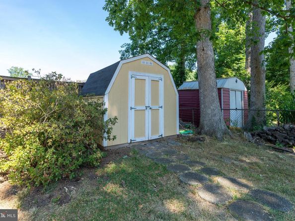 3252 Holly Hill Drive, Falls Church VA 22042