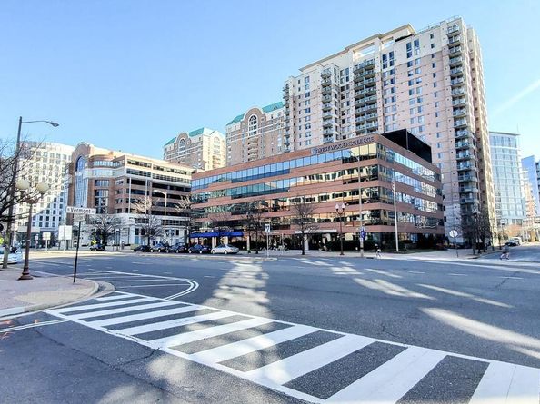 1001 N Vermont Street 811, Arlington VA 22201