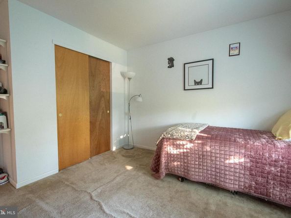 537 Folsom Avenue, Folsom PA 19033