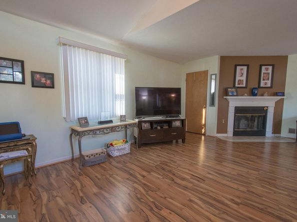 537 Folsom Avenue, Folsom PA 19033