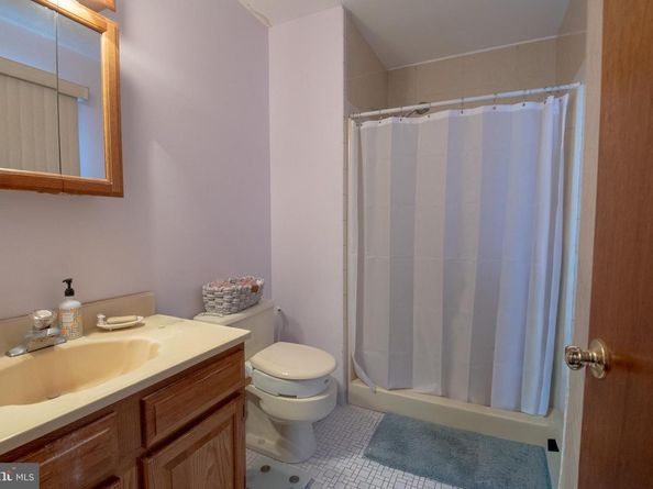 537 Folsom Avenue, Folsom PA 19033