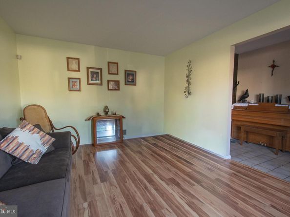 537 Folsom Avenue, Folsom PA 19033