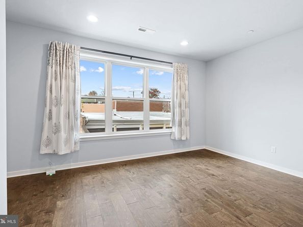 443 Shurs Lane 13, Philadelphia PA 19128