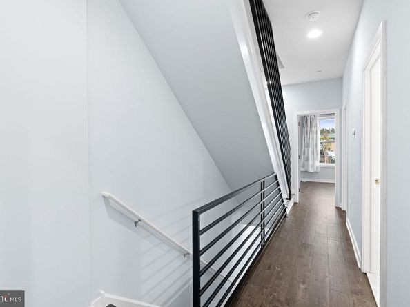 443 Shurs Lane 13, Philadelphia PA 19128