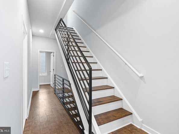 443 Shurs Lane 13, Philadelphia PA 19128