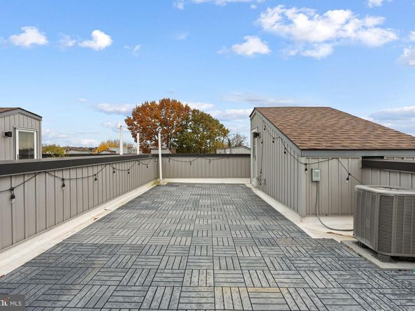 443 Shurs Lane 13, Philadelphia PA 19128