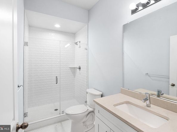 443 Shurs Lane 13, Philadelphia PA 19128