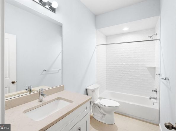 443 Shurs Lane 13, Philadelphia PA 19128