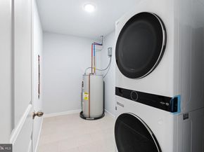 443 Shurs Lane 13, Philadelphia PA 19128