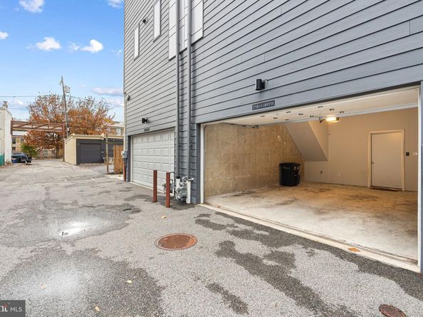 443 Shurs Lane 13, Philadelphia PA 19128