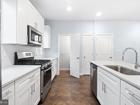 443 Shurs Lane 13, Philadelphia PA 19128