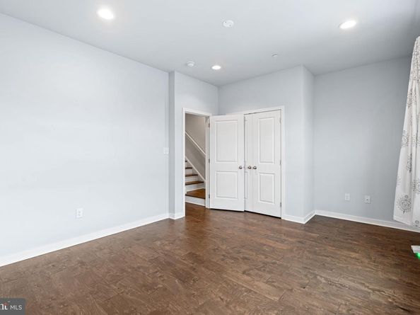 443 Shurs Lane 13, Philadelphia PA 19128