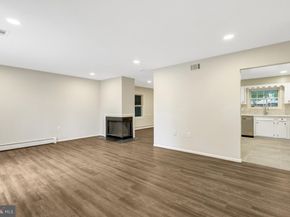 104 W Amhurst Pl, Sterling VA 20164