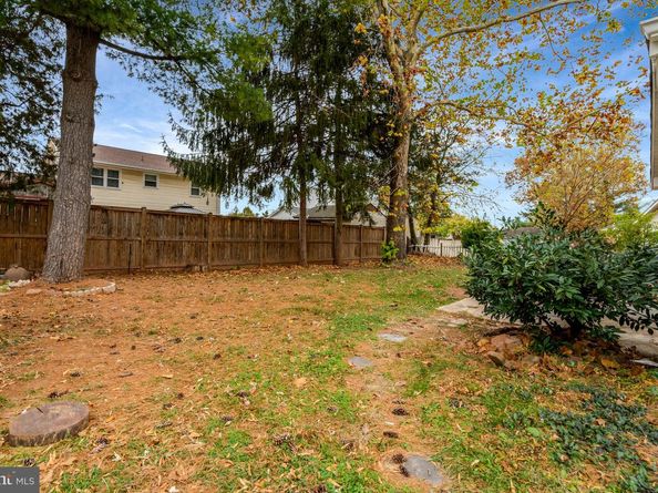 104 W Amhurst Pl, Sterling VA 20164