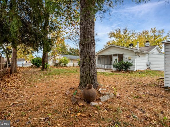 104 W Amhurst Pl, Sterling VA 20164