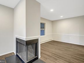 104 W Amhurst Pl, Sterling VA 20164