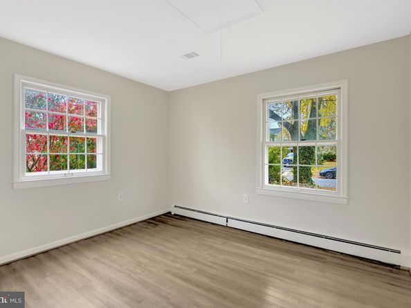 104 W Amhurst Pl, Sterling VA 20164