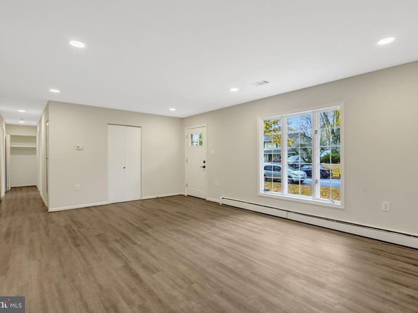 104 W Amhurst Pl, Sterling VA 20164