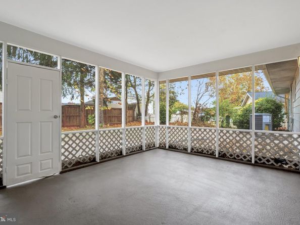 104 W Amhurst Pl, Sterling VA 20164