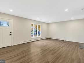 104 W Amhurst Pl, Sterling VA 20164