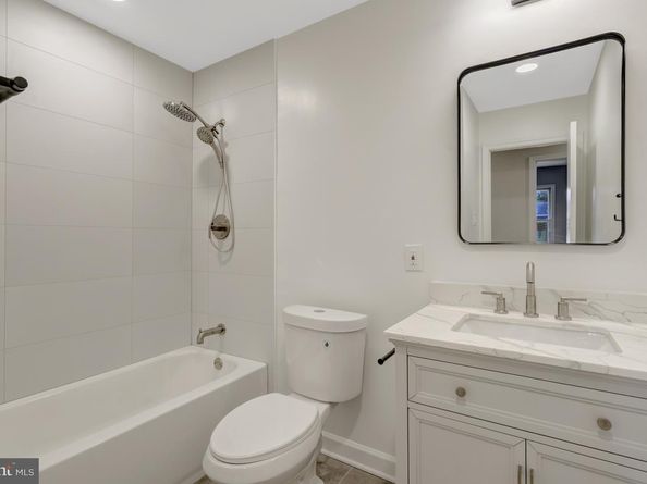 104 W Amhurst Pl, Sterling VA 20164