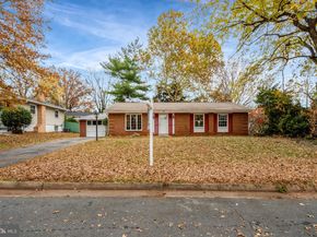 104 W Amhurst Pl, Sterling VA 20164
