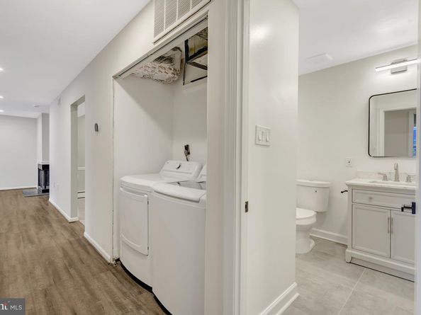 104 W Amhurst Pl, Sterling VA 20164