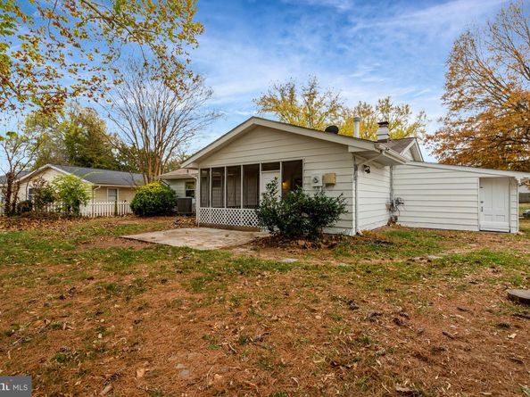 104 W Amhurst Pl, Sterling VA 20164