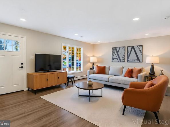 104 W Amhurst Pl, Sterling VA 20164