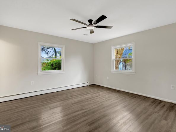 104 W Amhurst Pl, Sterling VA 20164