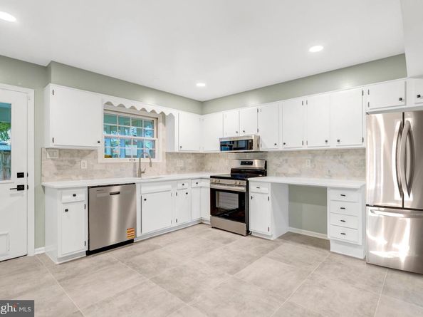 104 W Amhurst Pl, Sterling VA 20164