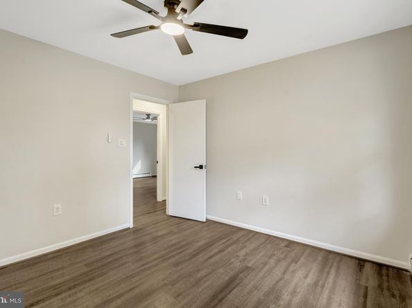 104 W Amhurst Pl, Sterling VA 20164