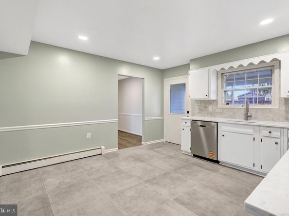 104 W Amhurst Pl, Sterling VA 20164