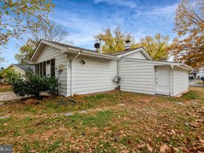 104 W Amhurst Pl, Sterling VA 20164